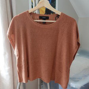 Short-sleeve knit top